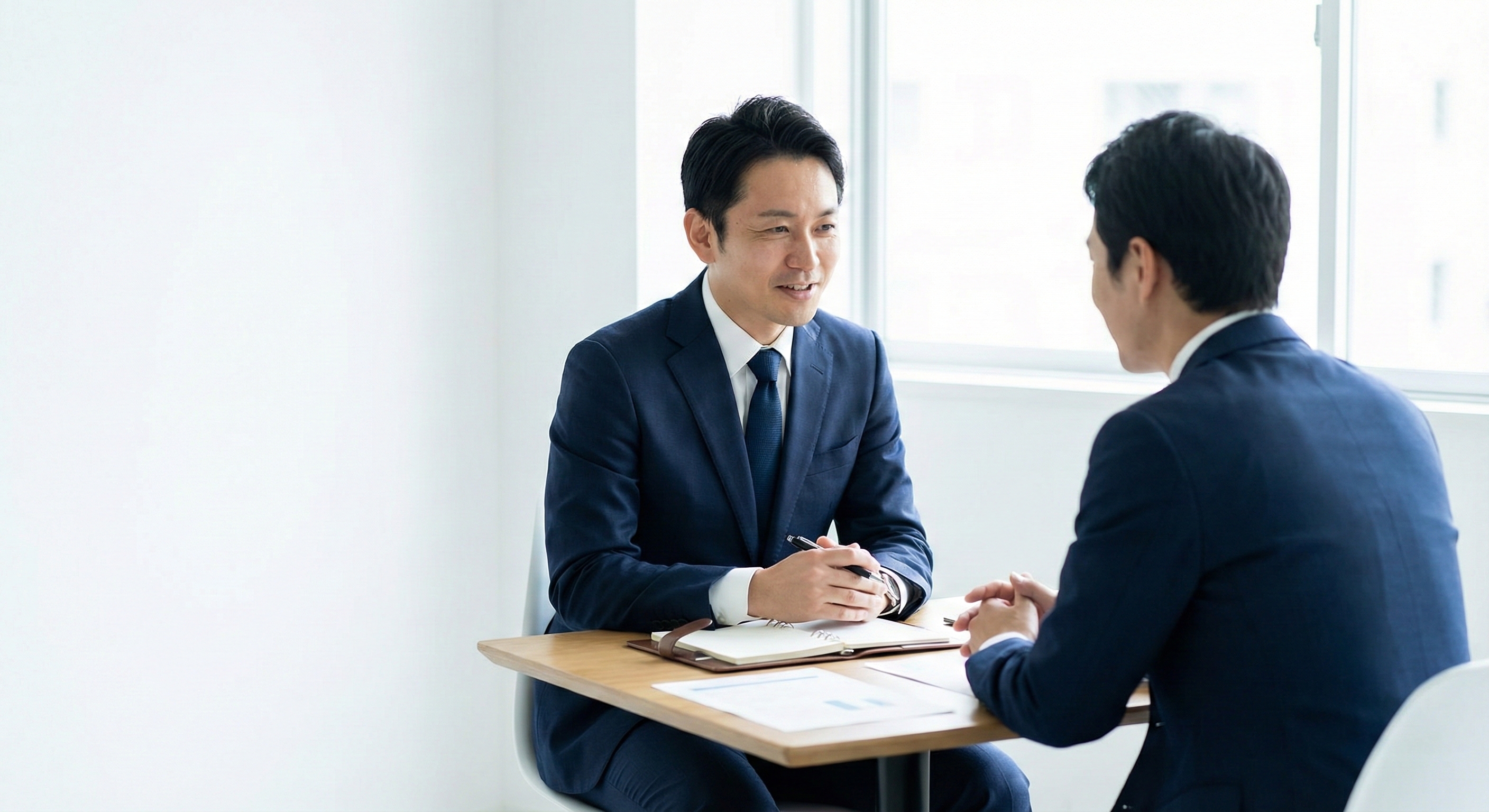 経営者とコンサルタントの面談風景
